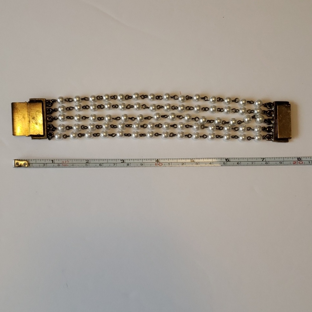 $7 Alone/$5 Bundled Faux Pearl Bracelet Clip - Picture 3 of 6